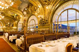 Le Train Bleu Est Un Restaurant De Style Second Empire Baroque Et Belle Epoque Construit Pour L Exposition Universelle De 1 Paris Restaurants Restaurant Paris