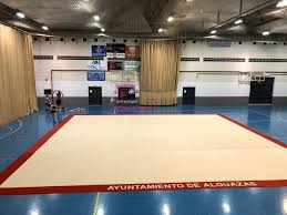 PODEMOS TOMAR COMO REFERNCIA 230 MINUTO EL EJERCICIO SE REALIZA EN UN TAPIZ 12 X 12 SIMILAR A LA GIMNASIA ARTISTICA Y RITMICA