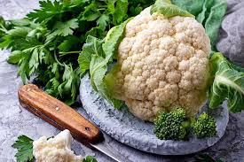 Blumenkohl wird auch karfiol (österreich), käsekohl und blütenkohl genannt. Blumenkohl Roh Essen Rezepte Und Infos Wiressengesund