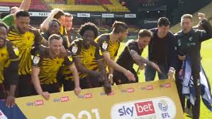He made his first leage appearance by entering the last minutes against huachipato. Videos El Watford Vuelve A La Premier El Gol Del Ascenso Y La Euforica Celebracion De Sierralta Con Sus Companeros