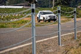 Canada and the us shut down their border beginning march 21st, 2020 only allowing trade, business, and temporary residents with valid visas to enter. Fence Erected On U S Side Of International Border Will Deter Smuggling Says American Official Cbc News