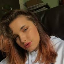 Annie Ham's Instagram, Twitter & Facebook