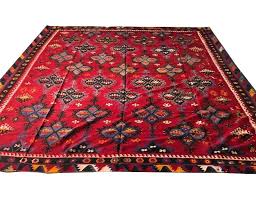 El halıları pek çok farklı genişlik ve evin her alanına uyacak ebatlara sahip modelleri bulunuyor. Sivas Sarkisla El Dokuma Kilim Aob1500 Kilim