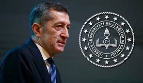 Milli eğitim bakanı ziya selçuk, anadolu ajansı editör masası'nda gündeme ilişkin soruları yanıtladı, son dönemdeki gelişmelerle ilgili değerlendirmelerde bulundu. Milli Egitim Bakani Selcuk Aciklama Yapacak Gazete Turuncu