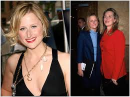 Meryl streep, one of the most accomplished hollywood actresses of all times. Meryl Streep Close Knit Family Husband Son 3 Daughters Bhw