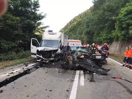 Potrivit centrului info trafic, o persoană este încarcerată. Trafic Blocat Pe Valea Oltului La Caineni DupÄƒ Un Accident Cu Doi RÄƒniÅ£i Intre Care Un Copil