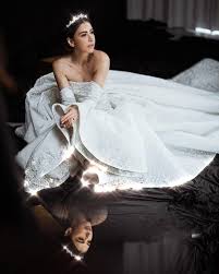 Sultry and warm, the scent of a gardenia is as intoxicating and enticing as a summer's evening. Pin Auf Wedding Dresses