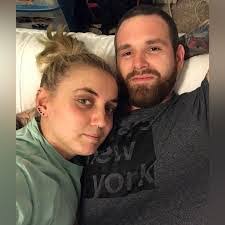 Ashleigh Couch's Instagram, Twitter & Facebook