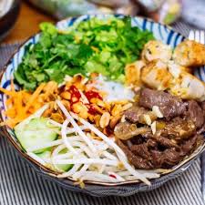 La Recette Youcook Pour Realiser Facilement Un Bobun Au Boeuf Et Nems Recette Recette Asiatique Recette Recettes De Cuisine