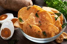 Disajikan dalam satu porsi yang mengenyangkan, dan pastikan untuk menyediakan air putih saat makan. Coba Sendiri Bikin Keripik Kentang Telur Asin Yang Renyah Dan Gurih Kitchen Of Indonesia