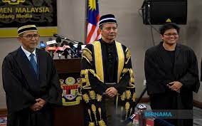 يڠ دڤرتوا ديوان رعيت) ialah pengerusi majlis (speaker) setiap kali persidangan dewan rakyat diadakan di parlimen. Bernama Dewan Rakyat Tidak Terima Notis Cabar Kesahihan Pelantikan Yang Dipertua Timbalan Rashid Hasnon