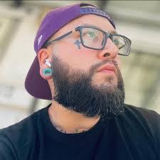 Casandra Kus's Instagram, Twitter & Facebook