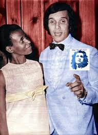 A foto foi publicada em celebração ao dia dos pais, que é comemorado nos estados unidos tradicionalmente no terceiro domingo de junho. Roberto Carlos E O Filho Bastardo Lucio In The Sky