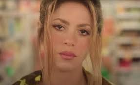 Honey 💕 you're looking at my post, and you can't even say “hi” to me… or  maybe you don't love me anymore 💔 It's me, shakira Isabella and I just  want you