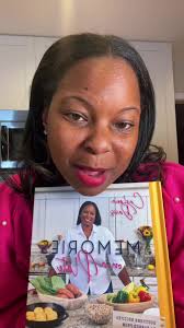 #stitch with @RaeShanda Lias You about to grub for Thanksgiving! So excited  to my viral sweet potato honey bun cake