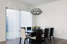Una sala da pranzo in stile contemporaneo, sebbene possa richiamare alla mente una scelta piuttosto asettica, è in realtà un'opzione molto raffinata ed elegante. Come Si Arreda Una Sala Da Pranzo Piccola Donnad