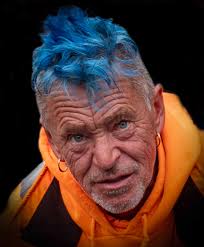 Just arrived home today it's been a wonderful week lovely weather silver  room not to bad entertainment good food court good but I would love to give  the young lad a shout