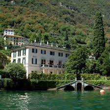 Nun besuchte er seine norditalienische wahlheimat, um sich vom ausmaß der verwüstung nach den schweren unwettern ein bild zu machen. Comer See George Clooney Ist Angekommen Mit Amal Und Die Zwillinge Comer See Italien