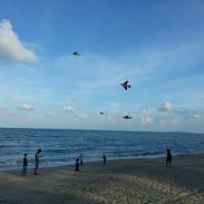 Famous sites, great restaurants and a range of exciting entertainment. Photos At Pantai Batu Buruk Beach In Kuala Terengganu