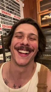 Gregorio Duduvier Samba Curitiba