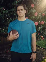 Fantasy football start your season today! Nfl Draft 2020 Who Is Justin Herbert A Homegrown Football Hero The New York Times
