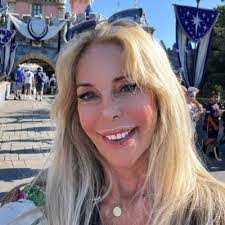 Paula Eberhardt's Instagram, Twitter & Facebook