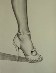 Une paire de chaussures à talon. Versace Le Pinceau D Annie