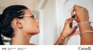 Amanda Furlong's Instagram, Twitter & Facebook