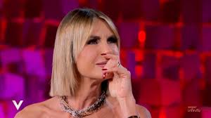 Potevo permettermi solo uno yogurt'': l'ex Miss Italia Arianna David in  lacrime in tv svela i problemi economici vissuti coi figli