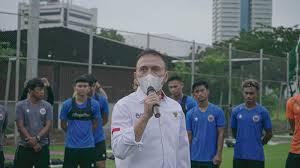 Informasi dan berita seputar sepakbola dunia seperti hasil pertandingan, jadwal pertandingan, profil pemain, profil tim, klasemen, fakta dan gosip lapangan. Timnas Indonesia Lanjutkan Kualifikasi Piala Dunia 2022 Di Uea Pssi Hormati Keputusan Afc Okezone Bola