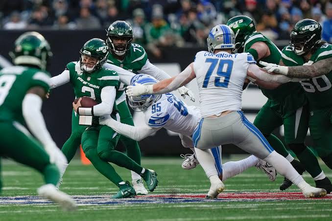 Zach Wilson loses in first game back, Lions continue hot streak