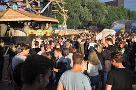 Het demissionaire kabinet neemt mogelijk aanstaande maandag al een besluit over het houden van eendaagse festivals in de periode na 14 augustus. Mogelijk Aanstaande Maandag Al Besluit Over Eendaagse Festivals Na 14 Augustus Oog Radio En Televisie