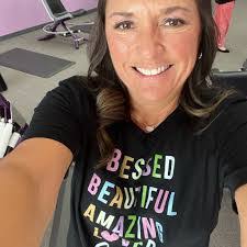 Iris Decker's Instagram, Twitter & Facebook