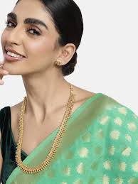 Amazon.com: Aheli 傳統鍍金長馬哈拉尼哈爾項鍊附耳環南印度風格珠寶組女款禮物, 金屬, 無寶石: 服裝，鞋子和珠寶