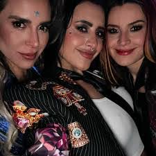 Francesca Salinas's Instagram, Twitter & Facebook