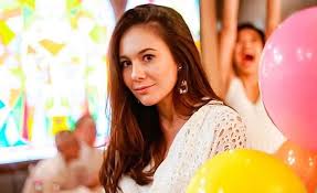 Saat itu, wulan yang berstatus menjanda setelah pisah dari atilla syach dijodohkan dengan adilla. Wulan Guritno Biodata Profil Fakta Perjalanan Karir Dailysia
