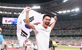 우상혁(25·국군체육부대)이 한국 육상 트랙&필드 선수들에게 높게만 보이던 결선 라운드의 벽을 넘었다. Qk00omzdvwuesm