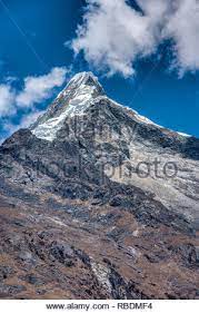 Paramount group supports sovereign countries and peacekeeping efforts in managing defence and security paramount group is a global aerospace and technology company with a reputation for. Die Ikonischen Artesonraju Den Berg In Der Paramount Pictures Symbol Dargestellt Stockfotografie Alamy