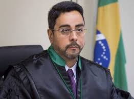 Juiz Bretas, doído com as críticas de Roger Waters: "Pink Floyd é David  Gilmour"