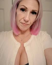 Kasey Grant's Instagram, Twitter & Facebook