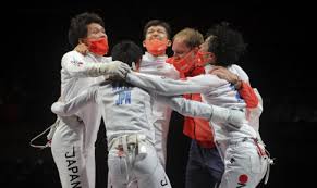 エペ 11 サーブル 12 車いすを固定して戦うフェンシング。 フットワークがない分 激しい剣の攻防が繰り広げられ、 スピード感のある剣さばきや 一瞬のかけひきが勝敗を分けます。 日本障がい者スポーツ協会公式youtube npo法人日本車いすフェンシング協会 57m5zcj0sirdbm