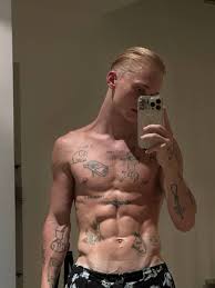 Слив голого Дани Милохина — фото и видео 18+