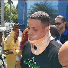 Así llegó el productor musical Nelson Alfonso Hilario García al Ministerio  Público con un cuello ortopédico por las lesiones sufridas por  supuestamente el rapero @6ix9ine