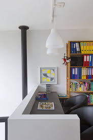 En Images La Facade De Cette Etroite Maison Mitoyenne Cache Une Habitation Surprenante Je Vais Construire Maison Mitoyenne Maison Maison Etroite