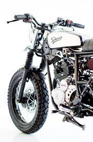 Silver Streak Deus Ex Machina In 2021 Deus Bali Vintage Cafe Racer Cafe Racer Helmet