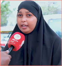 Gabareey Haddii aad ninkaaga ka dambaysid oo aad amarkiisa qaadatid waxaad  noqoneysaa boqorad. Hadii aad aroos aadeesit waa inad fasax ka qadataa' Mid  ogaads Ninkaaga oo aad amarkiisa qaadato waxaad ka heleysaa