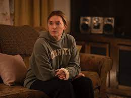 Währenddessen zerfällt ihr leben in stücke. Inside Kate Winslet S Mare Of Easttown Pennsylvania Accent Vanity Fair