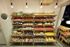 Vegeo Vegeco Le Marche Minimaliste Magasin De Fruits Magasin Fruits Et Legumes Aliments Exposes