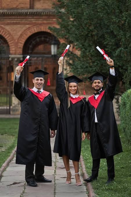 Young graduates Images - Free Download on Magnific (formerly Freepik)