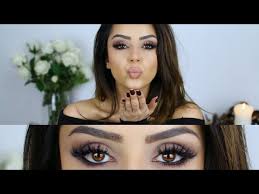 Mit dem finger oder einem pinsel auftragen und gleichmäßig verteilen. Smokey Eyes Schritt Fur Schritt Anleitung Schminktipps Flaconi
